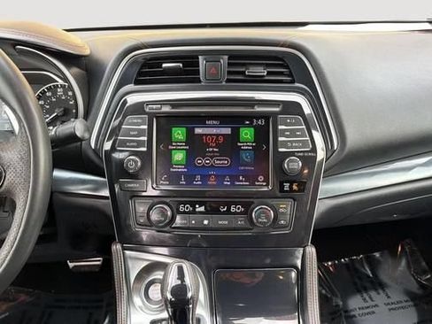 Used 2023 Nissan Maxima SR w/ Sport Mat Group FWD image 11