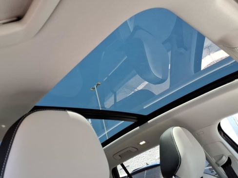 New 2026 Volkswagen Tiguan SE FWD image 10