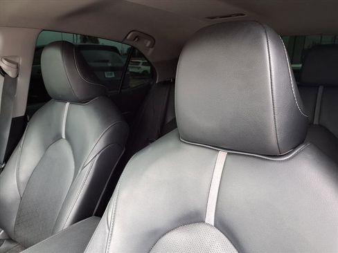 Used 2022 Toyota Camry XSE image 17