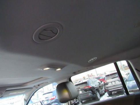 Used 2019 Cadillac Escalade ESV Luxury image 32