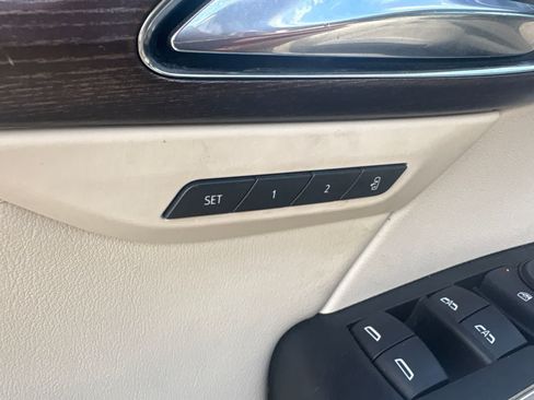 Used 2021 Buick Envision Avenir w/ Technology Package II FWD image 7