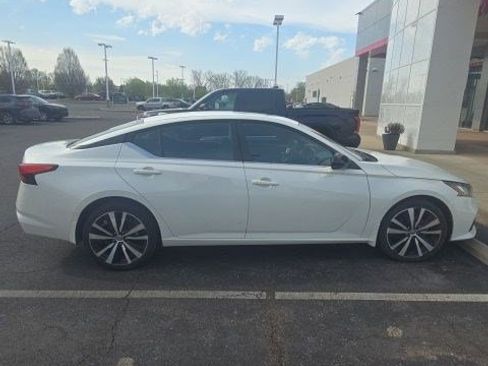 Used 2021 Nissan Altima 2.5 SR w/ SR Premium Package AWD/4WD image 2
