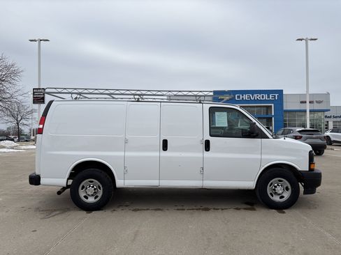Used 2017 Chevrolet Express 2500 image 9