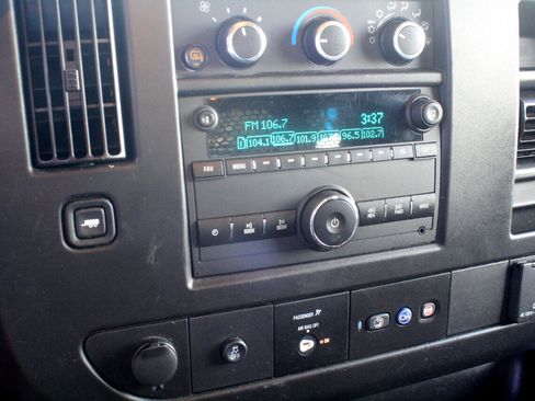 Used 2023 GMC Savana 2500 w/ Driver Convenience Package image 19