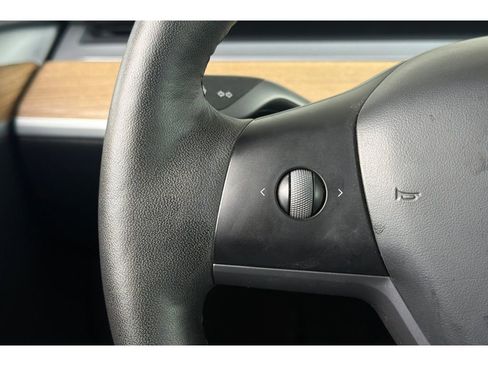 Used 2024 Tesla Model Y Long Range AWD/4WD image 27
