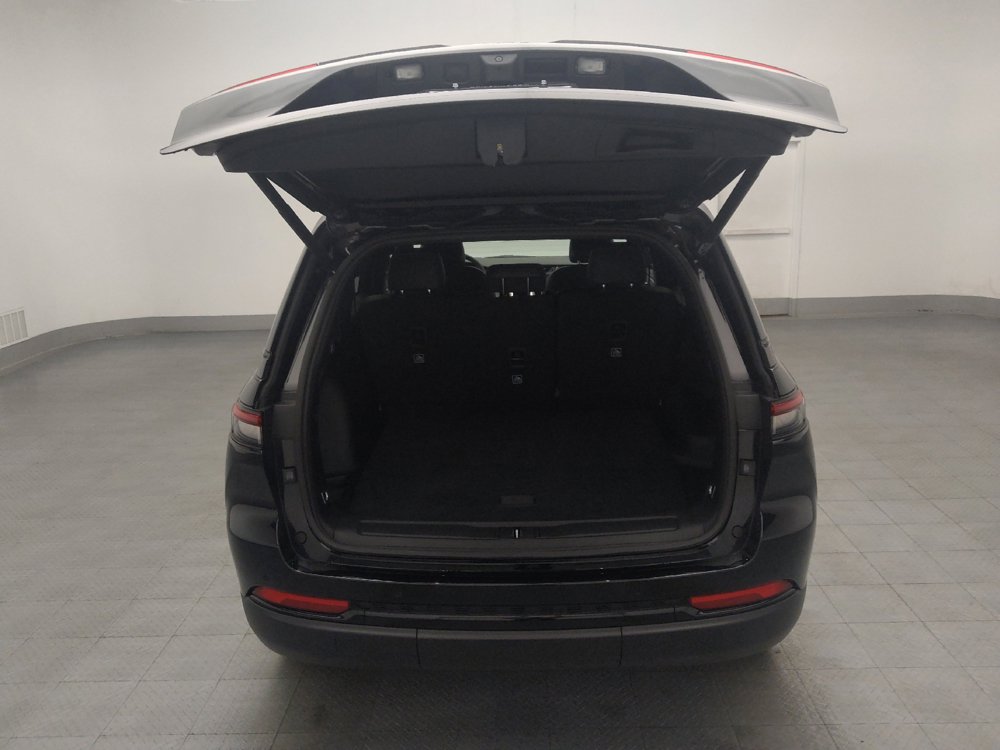 Used 2023 Jeep Grand Cherokee Altitude RWD image 29