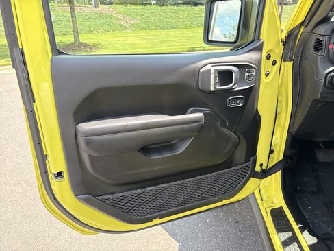 Used 2024 Jeep Wrangler Unlimited Rubicon w/ XTREMEE 35" Tire Package AWD/4WD image 15