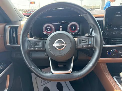 Used 2023 Nissan Pathfinder Platinum AWD/4WD image 18