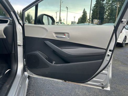 Used 2021 Toyota Corolla LE image 24