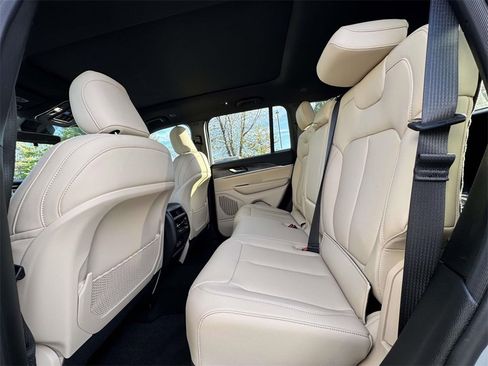 New 2025 Jeep Grand Cherokee Limited image 15