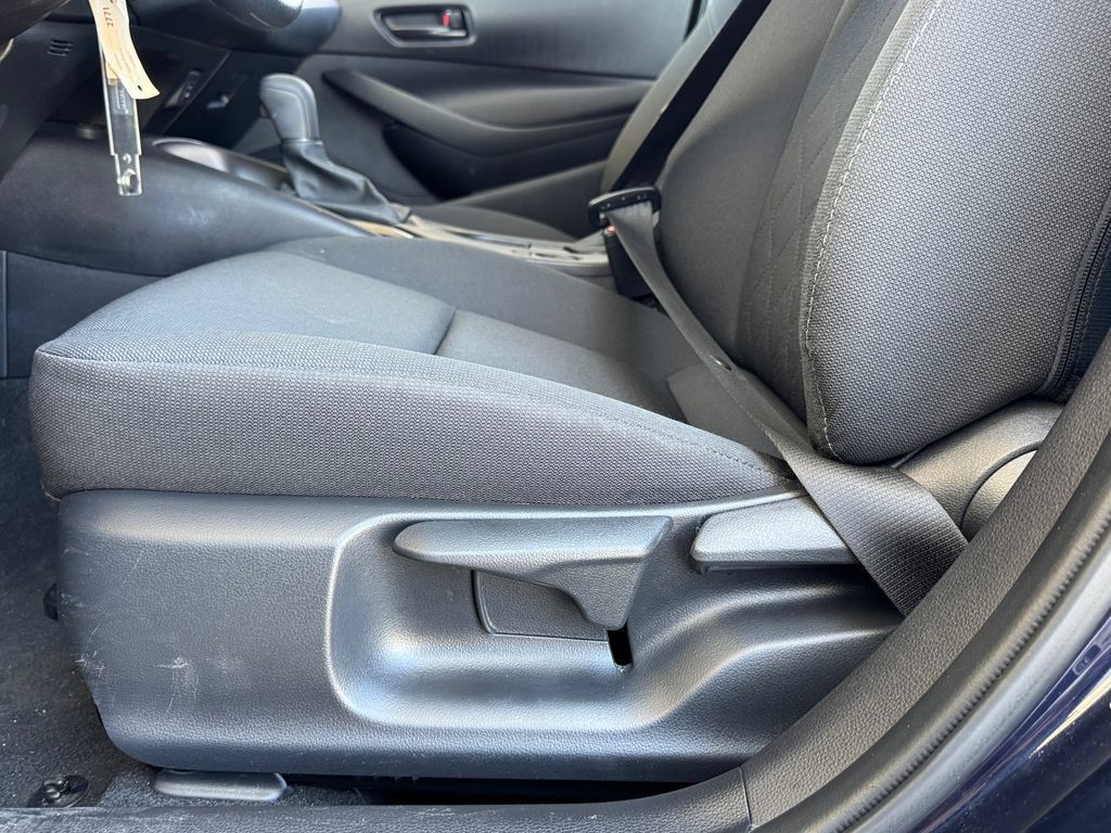 Used 2025 Toyota Corolla LE FWD image 20