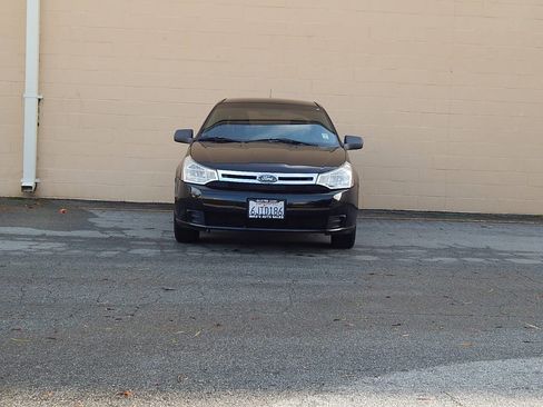 Used 2010 Ford Focus SE image 9