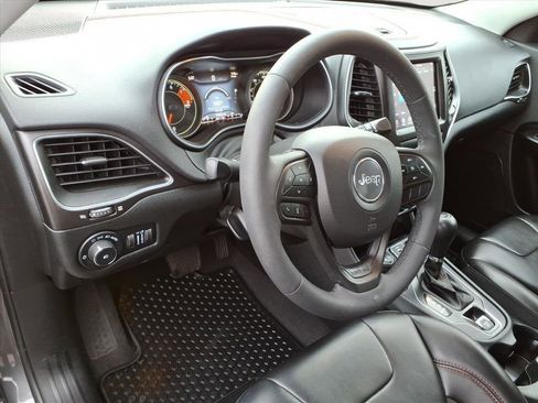 Used 2022 Jeep Cherokee Trailhawk image 15