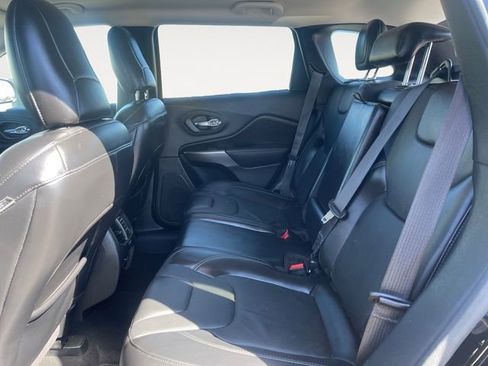 Used 2020 Jeep Cherokee Limited image 31