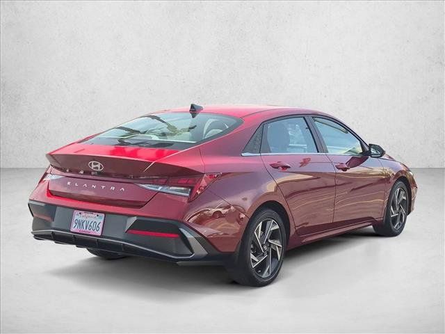 Used 2024 Hyundai Elantra SEL w/ Convenience Package FWD image 5
