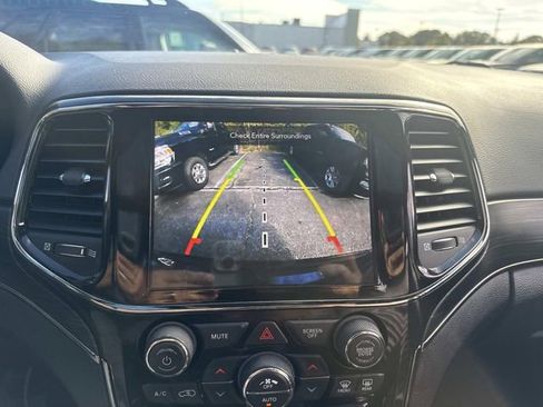 Used 2021 Jeep Grand Cherokee Limited X image 31