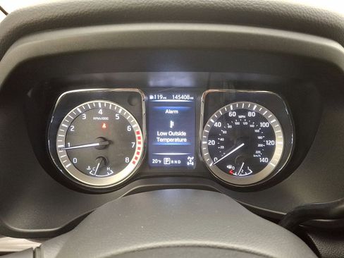 Used 2018 Nissan Titan SV image 13