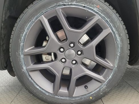 Used 2021 Jeep Renegade Latitude FWD image 31