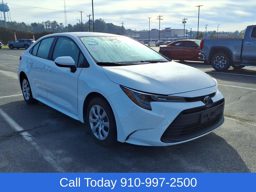 Used 2025 Toyota Corolla LE FWD image 3