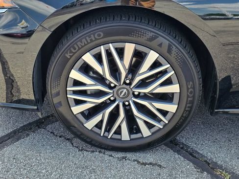 Used 2025 Nissan Altima 2.5 SV FWD image 6