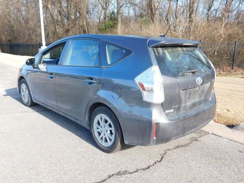 Used 2012 Toyota Prius V Three image 3