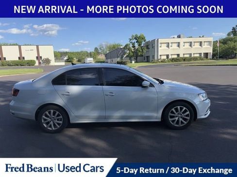 Used 2017 Volkswagen Jetta SE FWD image 8