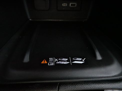 Used 2023 GMC Acadia Denali w/ Black Diamond Edition image 29