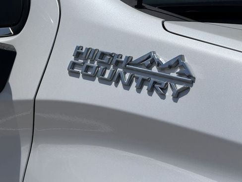 Used 2023 Chevrolet Silverado 1500 High Country w/ Technology Package AWD/4WD image 8