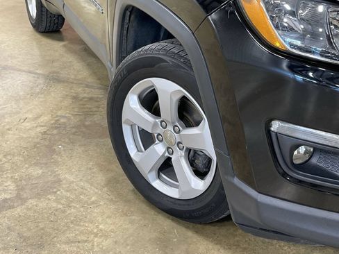 Used 2018 Jeep Compass Latitude w/ Popular Equipment Group AWD/4WD image 11