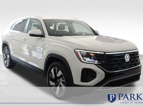 Used 2025 Volkswagen Atlas Cross Sport SE image 1