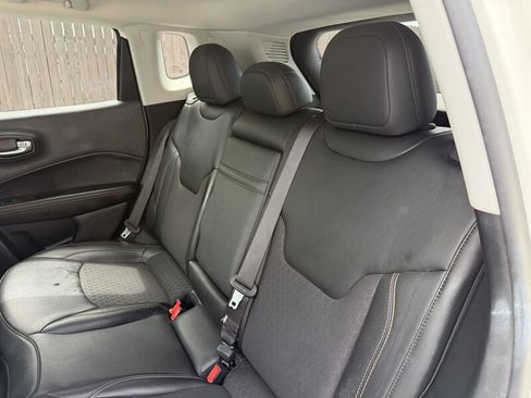 Used 2019 Jeep Compass Latitude w/ Cold Weather Group AWD/4WD image 22