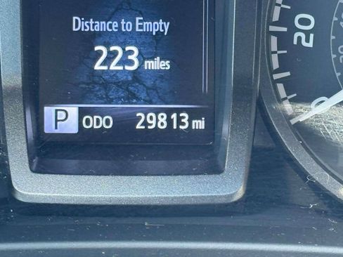 Used 2022 Toyota Tacoma TRD Off-Road AWD/4WD image 27