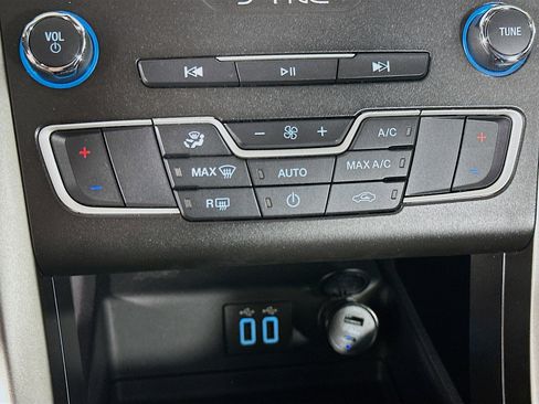 Used 2020 Ford Fusion SE FWD image 23