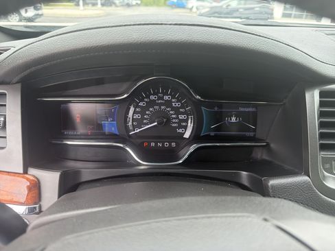 Used 2013 Lincoln MKS AWD image 29