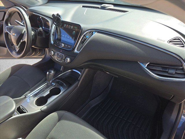 Used 2017 Chevrolet Malibu LT FWD image 22