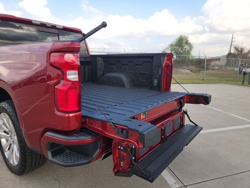 Used 2022 Chevrolet Silverado 1500 High Country w/ Technology Package image 37