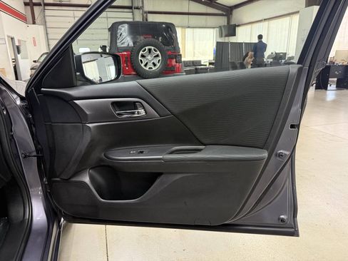 Used 2015 Honda Accord LX image 16