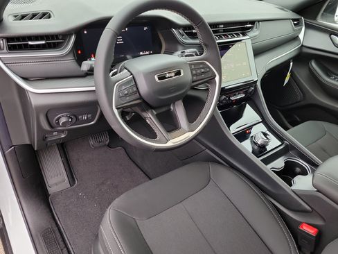 New 2025 Jeep Grand Cherokee L Laredo image 21