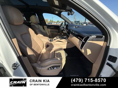 Used 2019 Porsche Cayenne image 31
