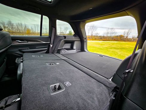 New 2025 Jeep Grand Cherokee Limited image 40