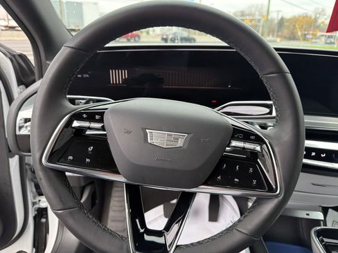 Used 2024 Cadillac Lyriq Luxury image 11