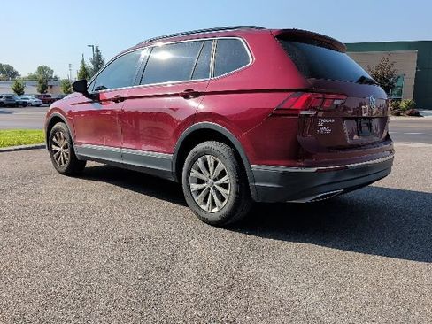 Used 2018 Volkswagen Tiguan SE w/ Panoramic Sunroof Package AWD/4WD image 3