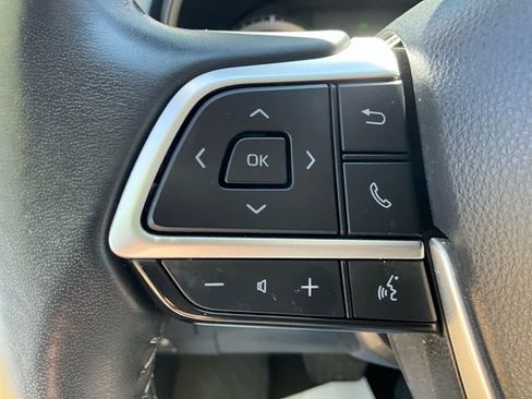 Used 2023 Toyota Highlander LE AWD/4WD image 24