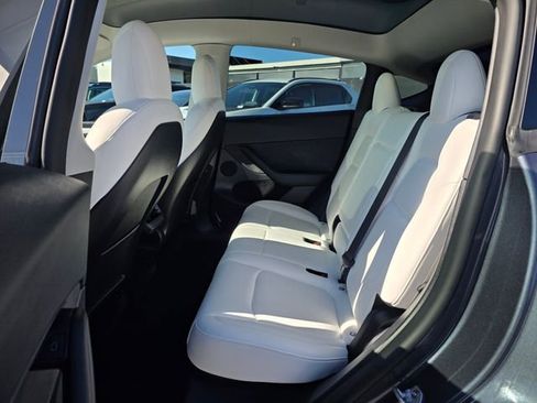 Used 2022 Tesla Model Y Performance image 26