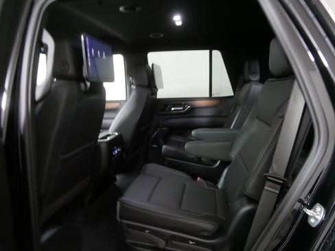 Used 2025 GMC Yukon Denali w/ Advanced Technology Package image 19
