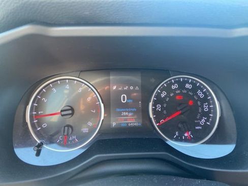 Used 2019 Toyota RAV4 LE FWD image 5
