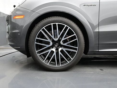 New 2025 Porsche Cayenne Turbo AWD/4WD image 6