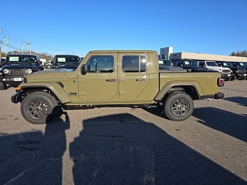 New 2026 Jeep Gladiator Sport image 4