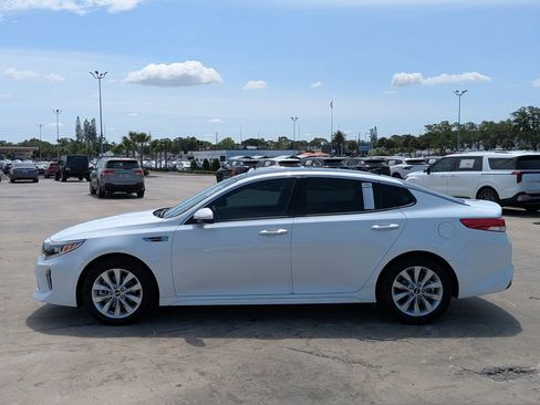 Used 2018 Kia Optima EX w/ Technology Package FWD image 4