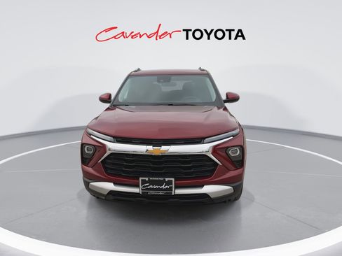 Used 2025 Chevrolet TrailBlazer LT FWD image 3